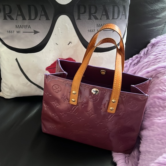 Louis Vuitton Reade PM Purple Vernis
Leather Hand Bag - Picture 8 of 16